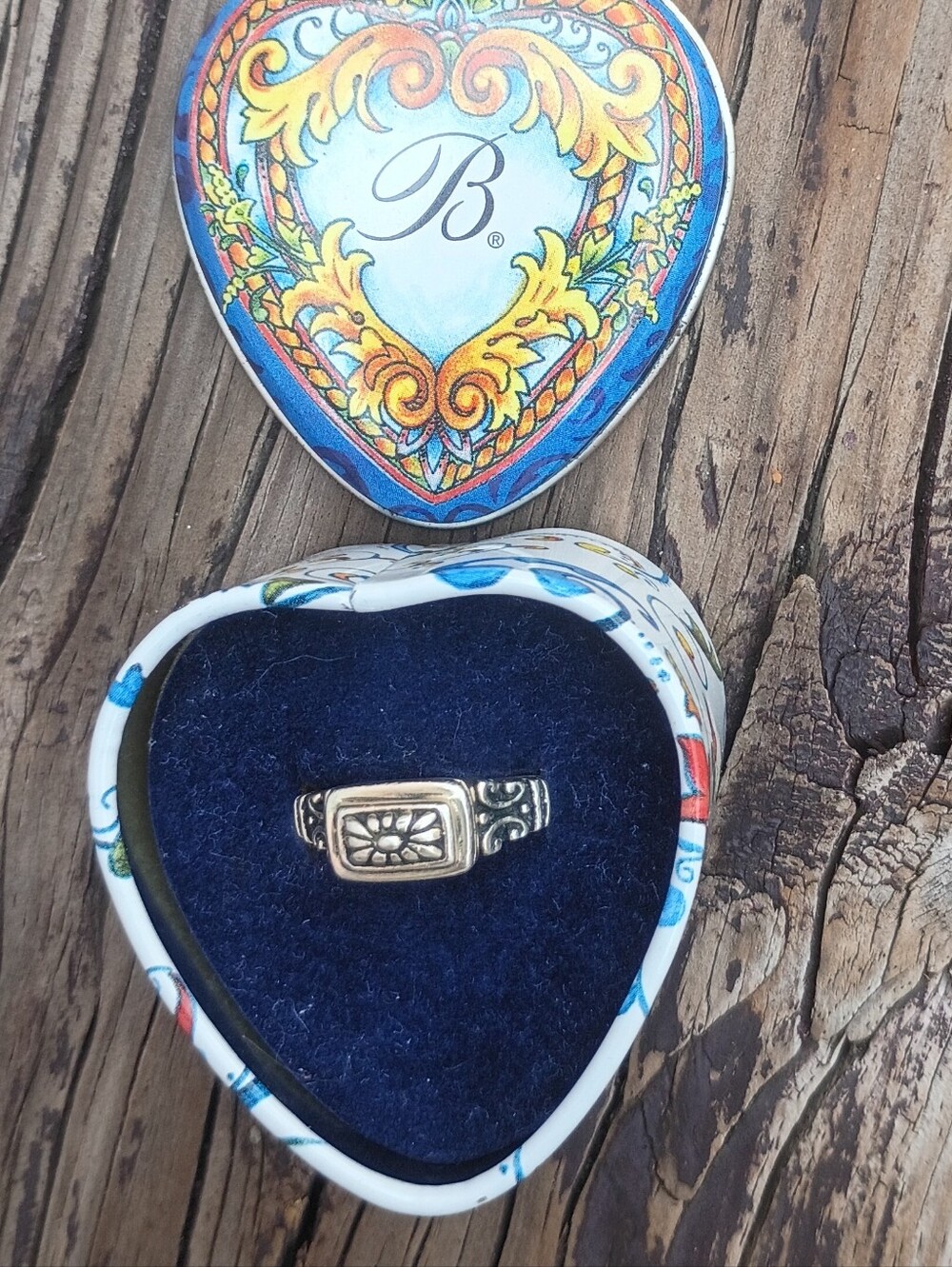 .925 Vintage Brighton SZ 8 In Original Tin, Both Markings Are Pictured NWOT.